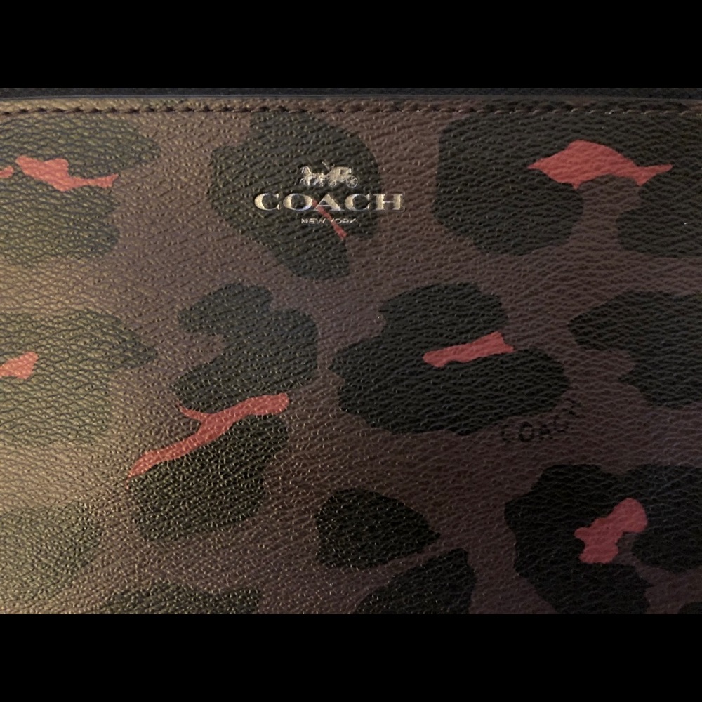 🚫SOLD🚫 NWOT Coach Wristlet - Picture 3 of 4
